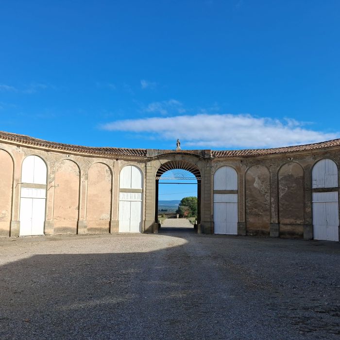 Contribuons à sauver les écuries du château de Pech Redon !