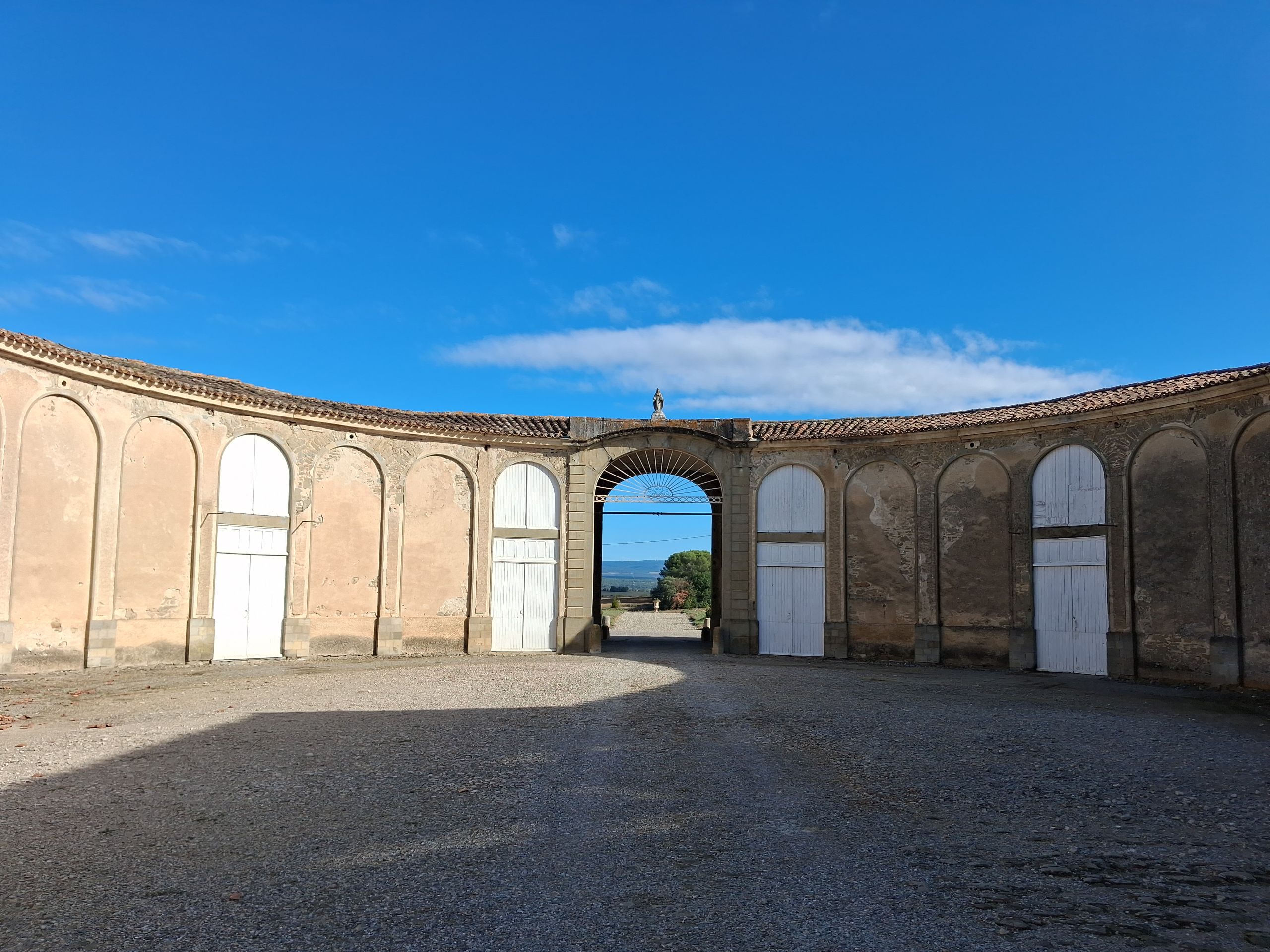 Contribuons à sauver les écuries du château de Pech Redon !
